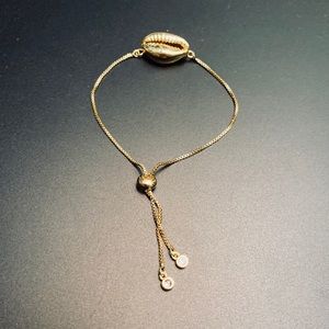 Brand New Gold Cowrie Shell Bracelet